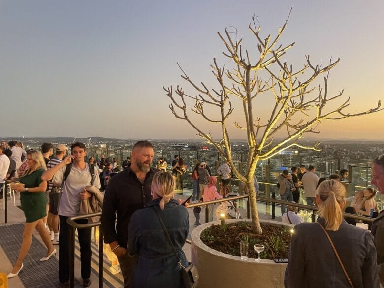 フレンドリーで会話を大切にする国民性　画像